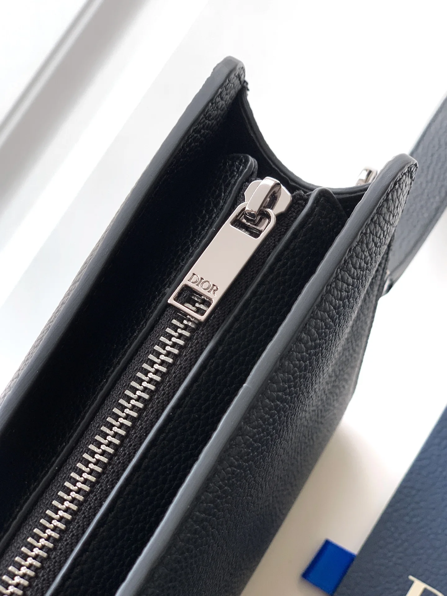 Dior CD Icon A5 Triangle Pouch, New from the Winter 2025 Men s Collection - Detail view 8