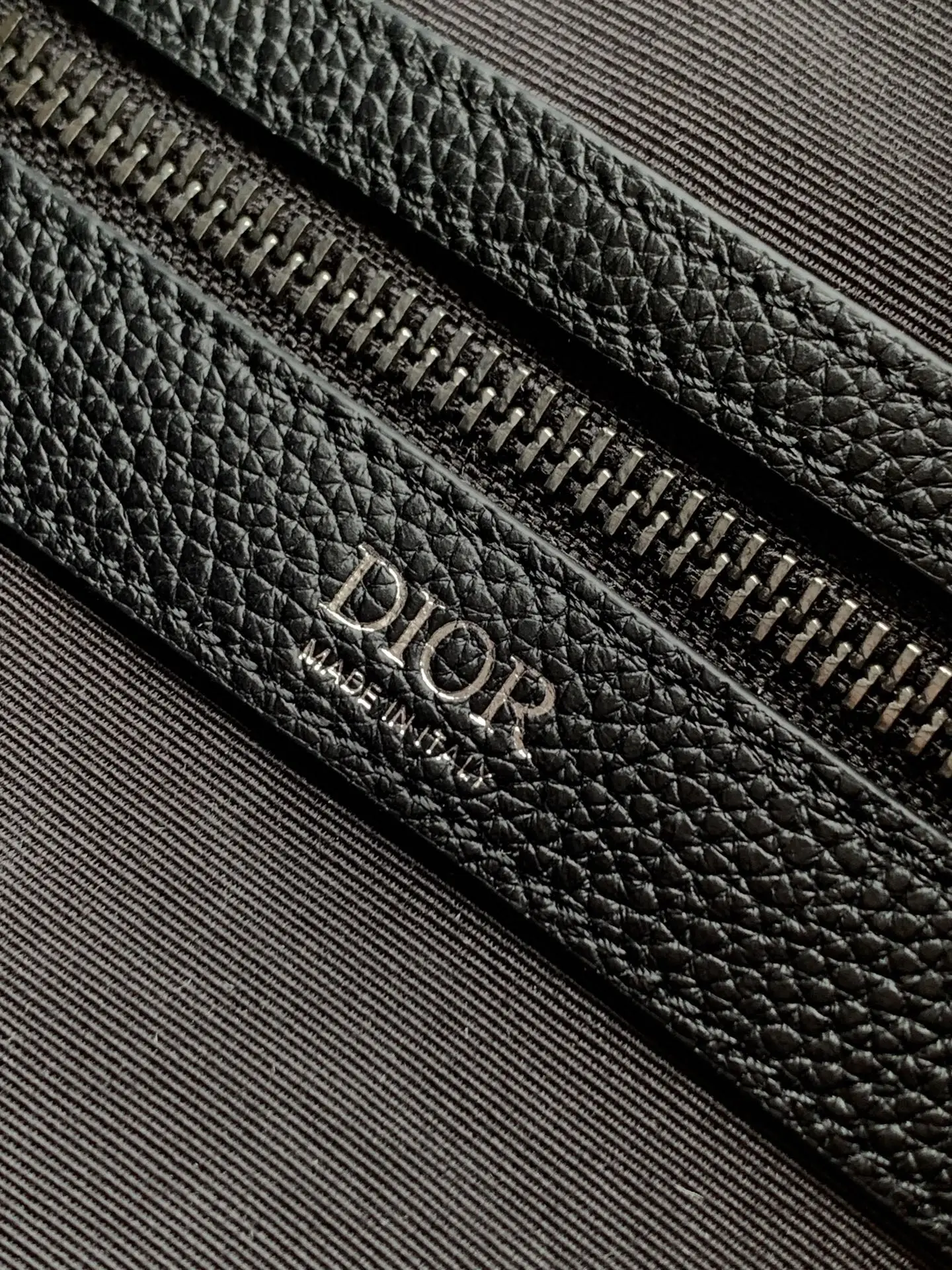 Dior CD Icon A5 Triangle Pouch, New from the Winter 2025 Men s Collection - Detail view 9