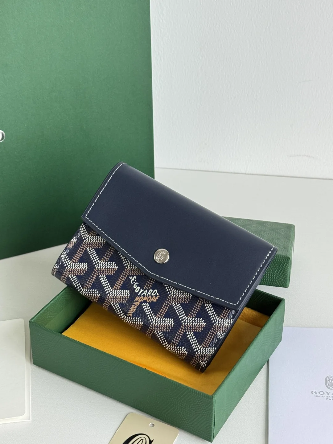 Goyard 3319 Saint-Gabriel Envelope Trifold Wallet - Detail view 2
