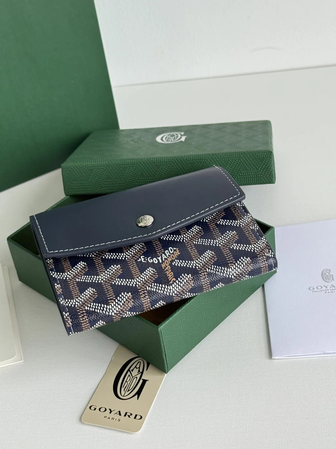Goyard 3319 Saint-Gabriel Envelope Trifold Wallet - Detail view 5