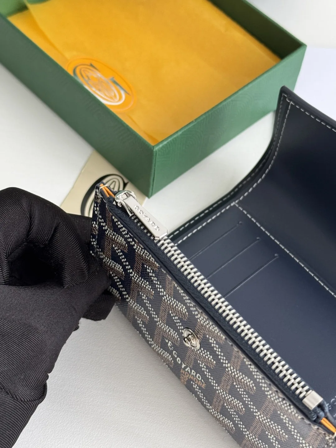 Goyard 3319 Saint-Gabriel Envelope Trifold Wallet - Detail view 10