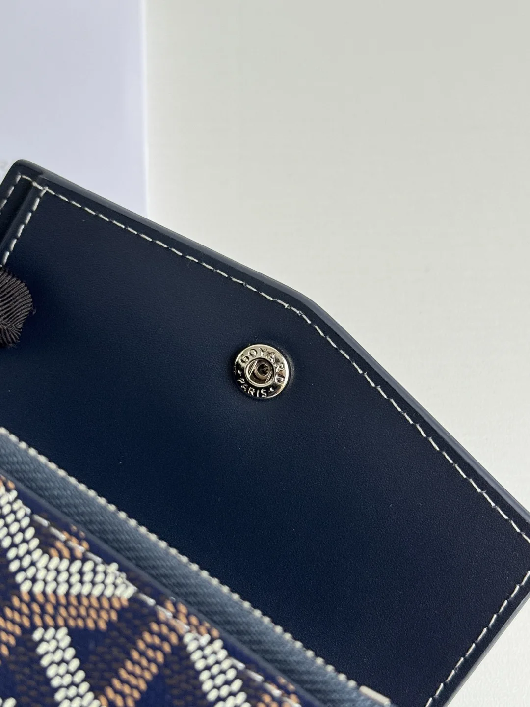 Goyard 3319 Saint-Gabriel Envelope Trifold Wallet - Detail view 11