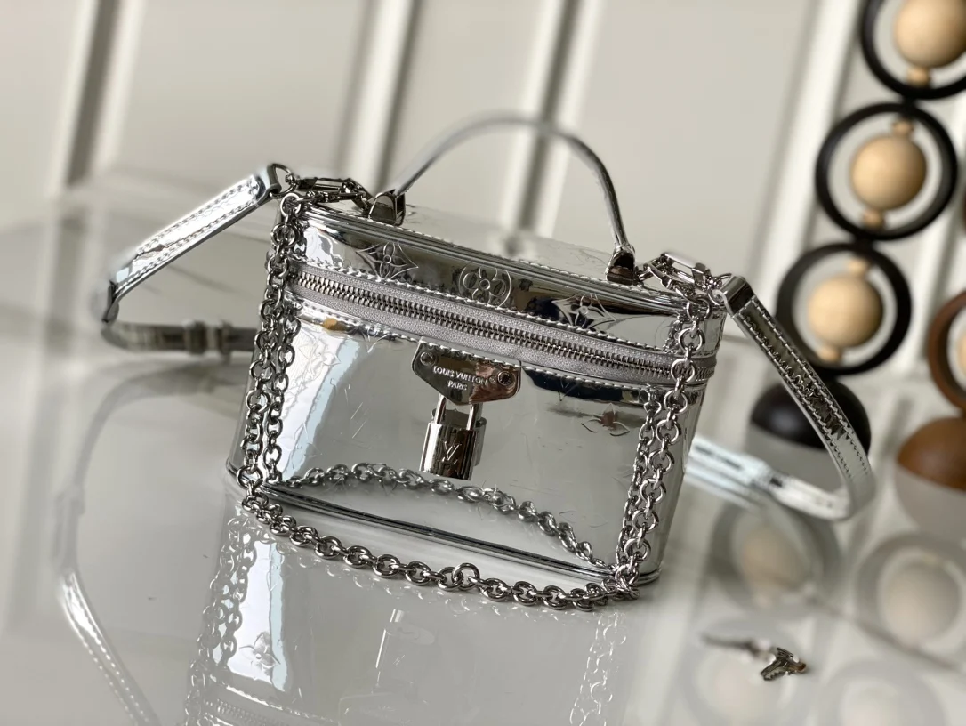 LVM26097 Vanity Chain Pouch 手袋 LV Ski 系列
