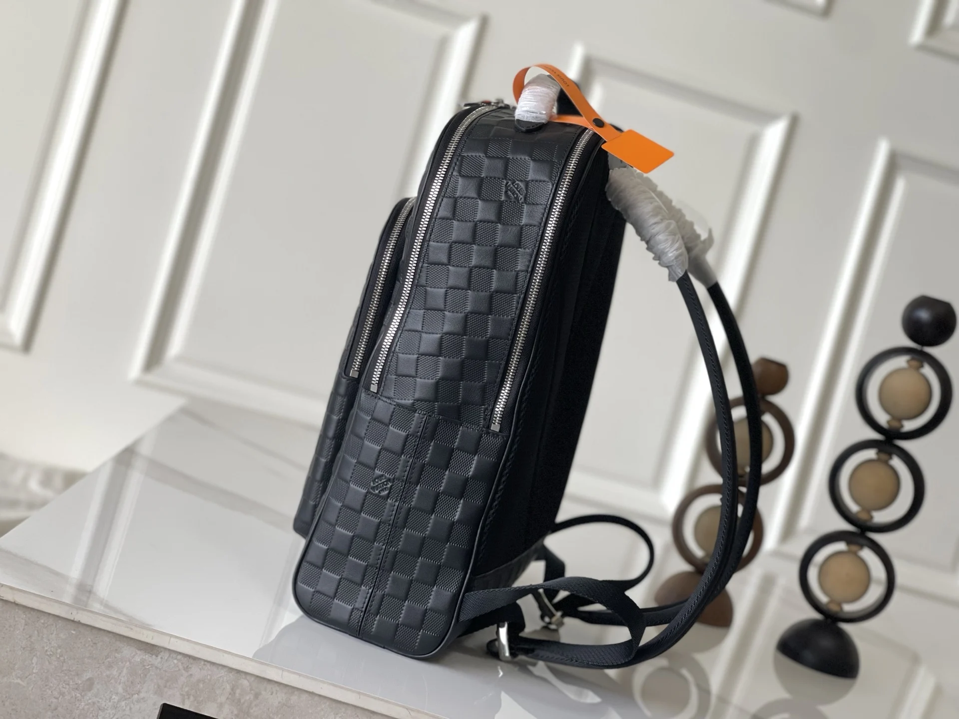 Louis Vuitton M40501 All-Leather Embossed Avenue Backpack - Detail view 2