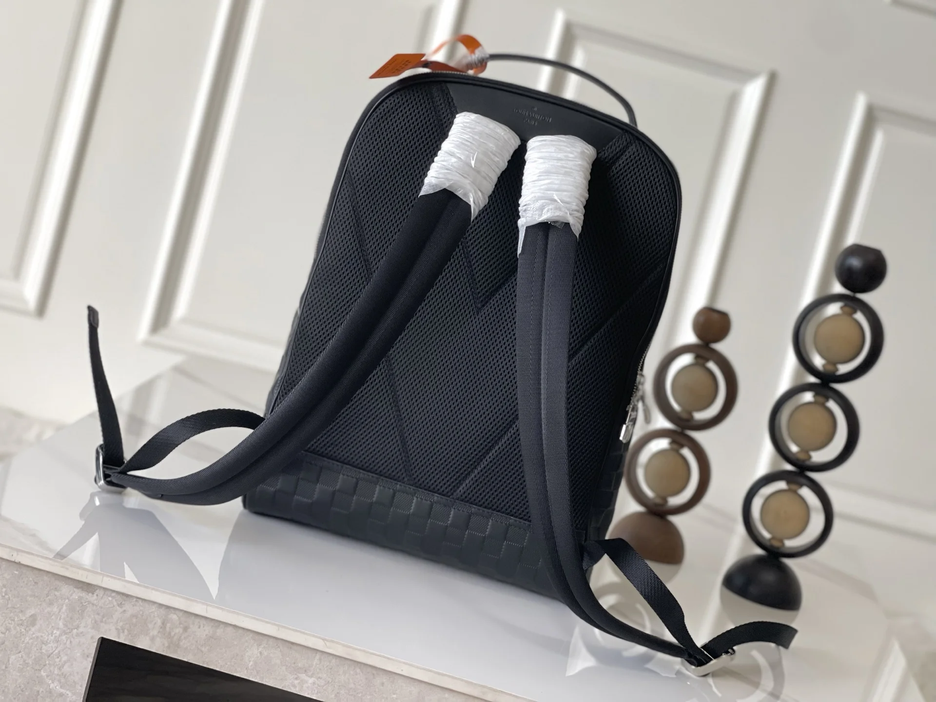 Louis Vuitton M40501 All-Leather Embossed Avenue Backpack - Detail view 3