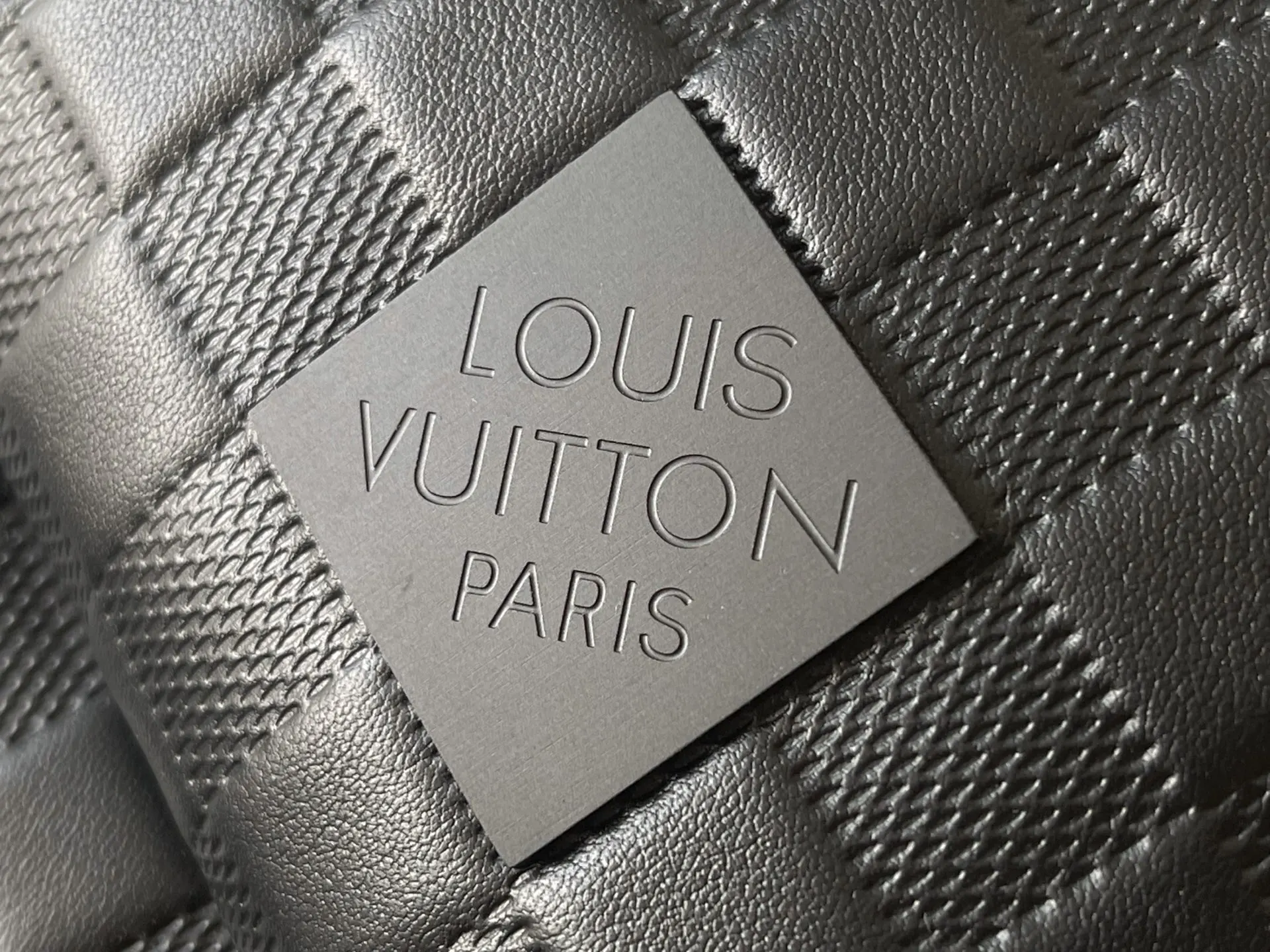 Louis Vuitton M40501 All-Leather Embossed Avenue Backpack - Detail view 5