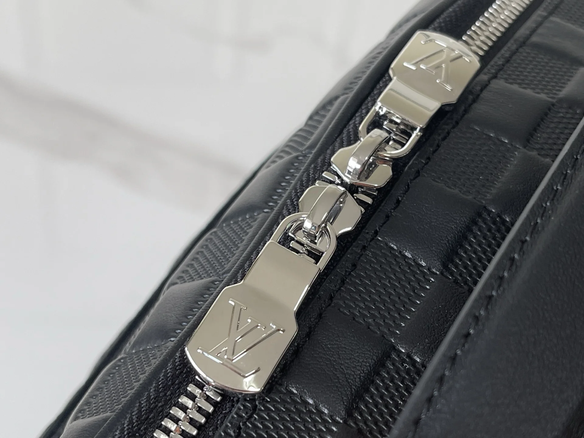 Louis Vuitton M40501 All-Leather Embossed Avenue Backpack - Detail view 6