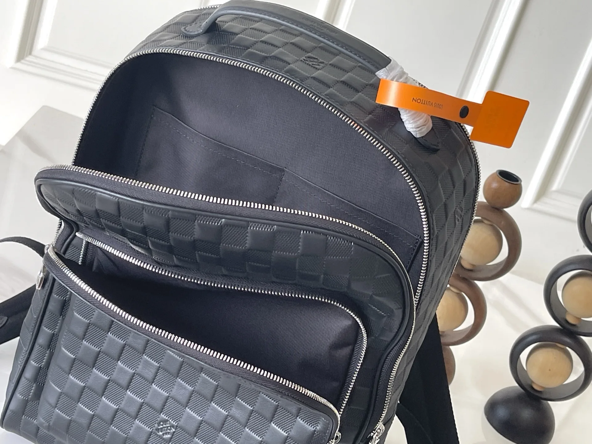 Louis Vuitton M40501 All-Leather Embossed Avenue Backpack - Detail view 8