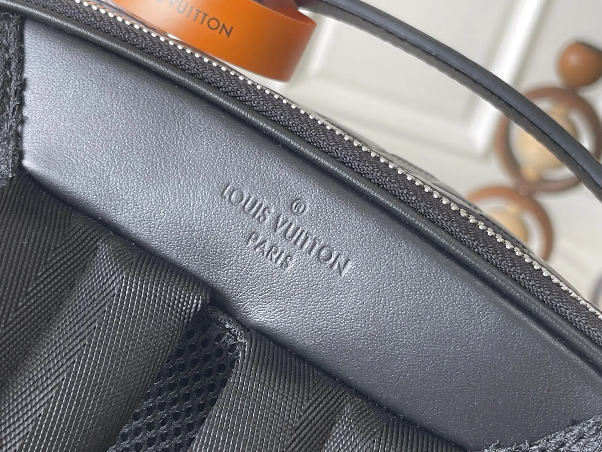 Louis Vuitton M40501 All-Leather Embossed Avenue Backpack - Detail view 9