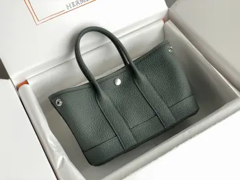 半手工 现货 Garden party mini 迷你花园包 杏仁绿材质 电镀纯钢五金皮料材质 A级Ntogo 同步专柜蜜蜡线缝制尺寸详情 𝟐𝟑*𝟏𝟔*𝟏𝟎𝐜𝐦