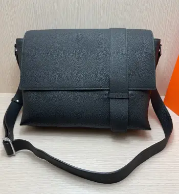 半手工  新品 男士专用Alfred 邮差包 信差包斜挎包 27cm A级Togo皮拼布 金棕色 银扣 男女通用款同步蜜蜡线缝制 纯钢五金 尺寸34x28x牛皮皮质超好
