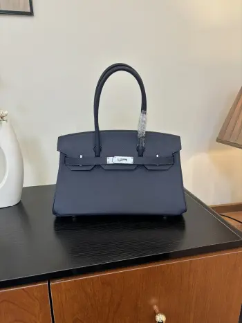 铂金 Birkin Shoulder 29cm 冲啊 皮料呢选用Evercolor皮 非常轻便 包型也很非常个性 摩登感十足 