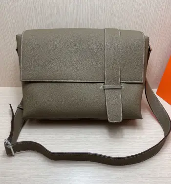 半手工  新品 男士专用Alfred 邮差包 信差包斜挎包 27cm A级Togo皮拼布 大象灰 银扣 男女通用款同步蜜蜡线缝制 纯钢五金 尺寸34x28x牛皮皮质超好 