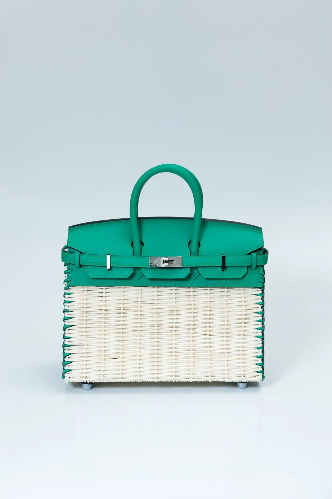 Birkin picnic 野餐包 野餐最豪华装备让人一见倾心的竹编包 相比其他材质的包包 这样的竹编更 度假的的惬意感觉 不仅透出时髦气息 更是独特魅力