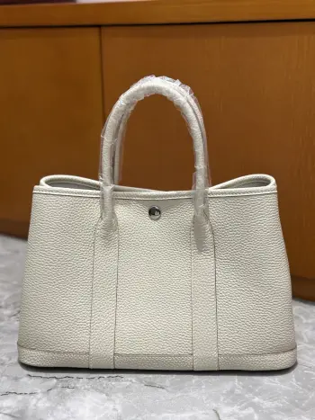 现货 𝙂𝙖𝙧𝙙𝙚𝙣 𝙥𝙖𝙧𝙩𝙮 30cm花园包全皮 实拍  奶昔白通勤 出街都很适配  满满高级感