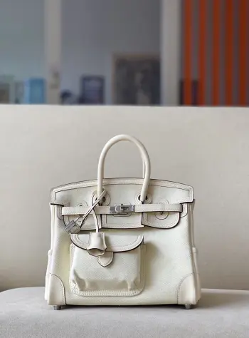 Birkin 25Cargo 布包 材质  帆布拼swift尺寸 25x 20x 13厘米帆布拼接滑皮Swift产量极少 一款越用越有复古味道的款式 这款包最特别的就是有五个外袋的设计 很适合男生 或者酷酷的女生 