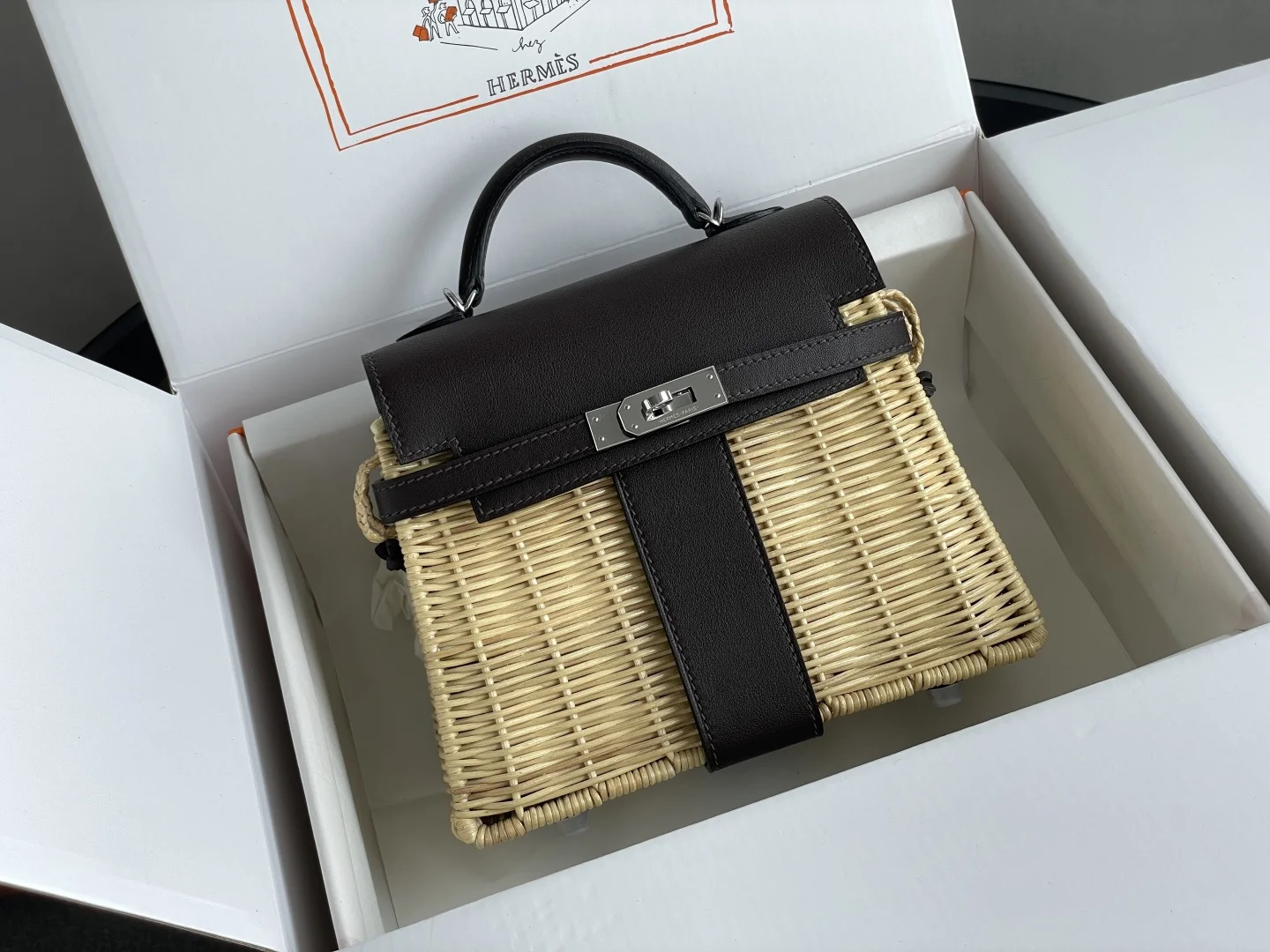 新品Kelly picnic 野餐包 20cm 原厂进口Swift皮拼手工编织柳条 乌木色 银扣限量版 专柜同步 蜜蜡线缝制 纯钢五金