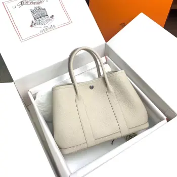 半手工 现货 Garden party 30cm 36cm现货 花园包 奶昔白 材质 电镀纯钢五金皮料材质 A级Negond皮 同步专柜蜜蜡线缝制