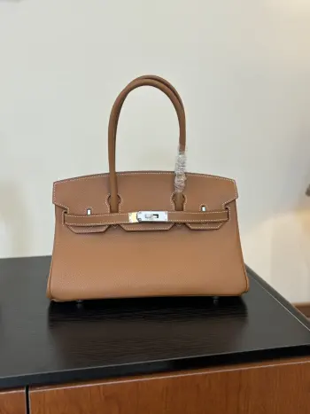铂金 Birkin Shoulder 29cm 冲啊 皮料呢选用Evercolor皮 非常轻便 包型也很非常个性 摩登感十足 