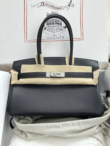 铂金 29cm 半手工 24s年新款 shoulder birkin swift black 89黑色 色系很搭配现代都市丽人的风格 高级感满满