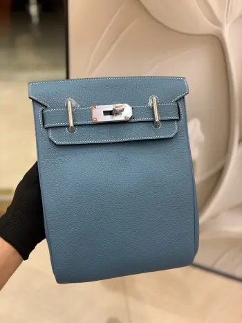 胸包 Hac a dos 小号背包 21cm 半手工蜡线缝制 全钢五金 男女都可以背 休闲又很有质感 宽帆布肩带也不会压肩 闭眼入哈宝子们 