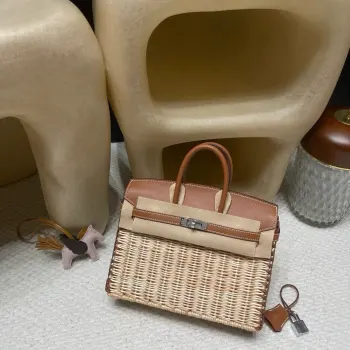 Birkin picnic 野餐包 野餐最豪华装备让人一见倾心的竹编包 相比其他材质的包包 这样的竹编更  度假的的惬意感觉 不仅透出时髦气息 更是独特魅力 37 金棕 银扣
