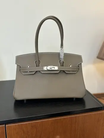 铂金 Birkin Shoulder 29cm 冲啊 皮料呢选用Evercolor皮 非常轻便 包型也很非常个性 摩登感十足 