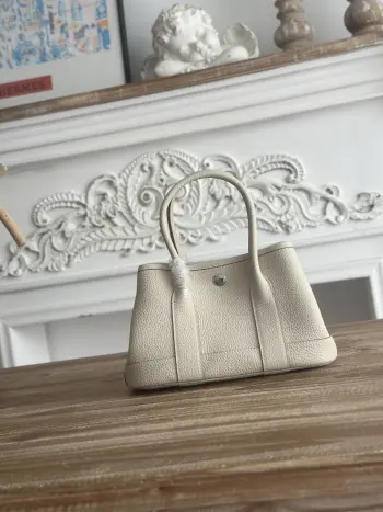 半手工 现货 Ntogo皮 Garden party 花园包mini自重自轻作为通勤或妈咪包首先颜值与实用融合一体蜡线半手工颜色 奶昔白尺寸 23cm