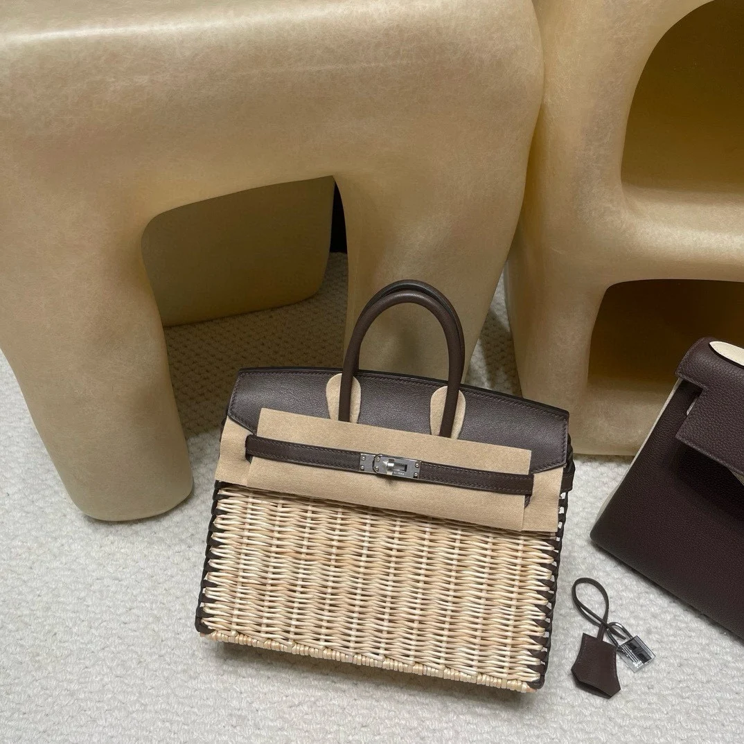 Birkin picnic 野餐包 野餐最豪华装备让人一见倾心的竹编包 相比其他材质的包包 这样的竹编更  度假的的惬意感觉 不仅透出时髦气息 更是独特魅力 0G 马鞍红