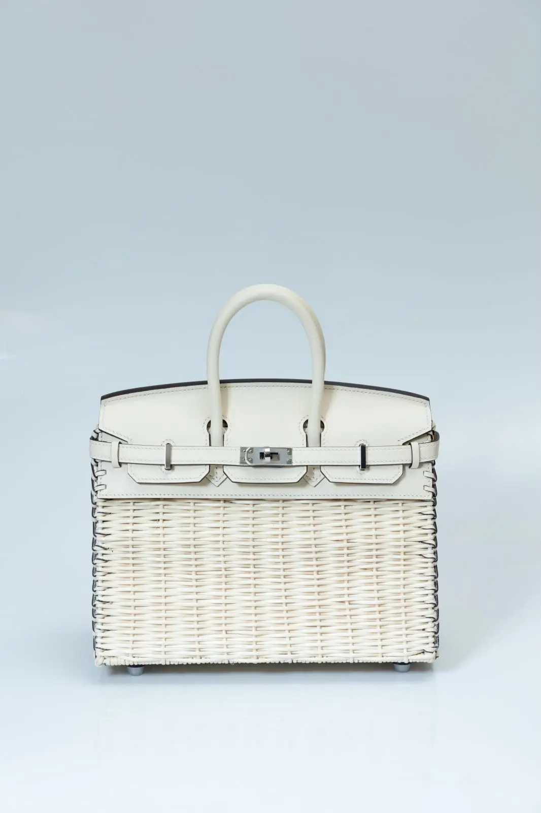Birkin picnic 野餐包 野餐最豪华装备让人一见倾心的竹编包 相比其他材质的包包 这样的竹编更  度假的的惬意感觉 不仅透出时髦气息 更是独特魅力 