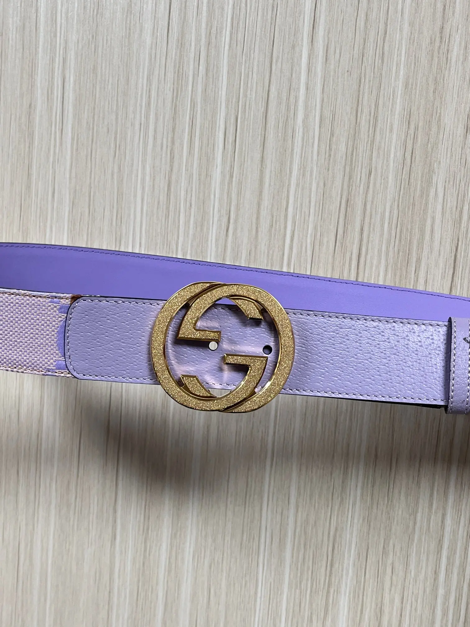 原单古奇皮带|高仿古奇皮带|精仿古奇皮带|一比一古奇皮带Gucci.古驰全套包装 配饰不断为经典注入新意 焕新演绎品牌典藏素 在这款腰带上 其独特的创意和革新 赋予整个造型以别致魅力 这款腰带以匠心打造 巧妙融入流行风格 时尚人士的衣着品位的必备品 皮带宽度 4.0cm