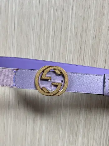 Gucci.古驰全套包装 配饰不断为经典注入新意 焕新演绎品牌典藏素 在这款腰带上 其独特的创意和革新 赋予整个造型以别致魅力 这款腰带以匠心打造 巧妙融入流行风格 时尚人士的衣着品位的必备品 皮带宽度 4.0cm