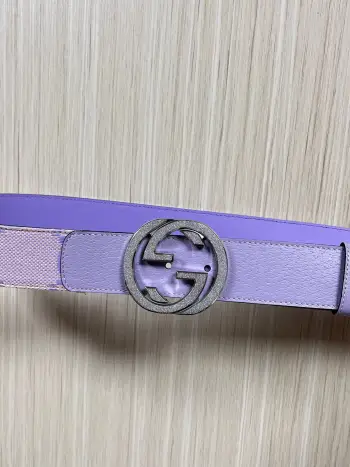 Gucci.古驰全套包装 配饰不断为经典注入新意 焕新演绎品牌典藏素 在这款腰带上 其独特的创意和革新 赋予整个造型以别致魅力 这款腰带以匠心打造 巧妙融入流行风格 时尚人士的衣着品位的必备品 皮带宽度 4.0cm
