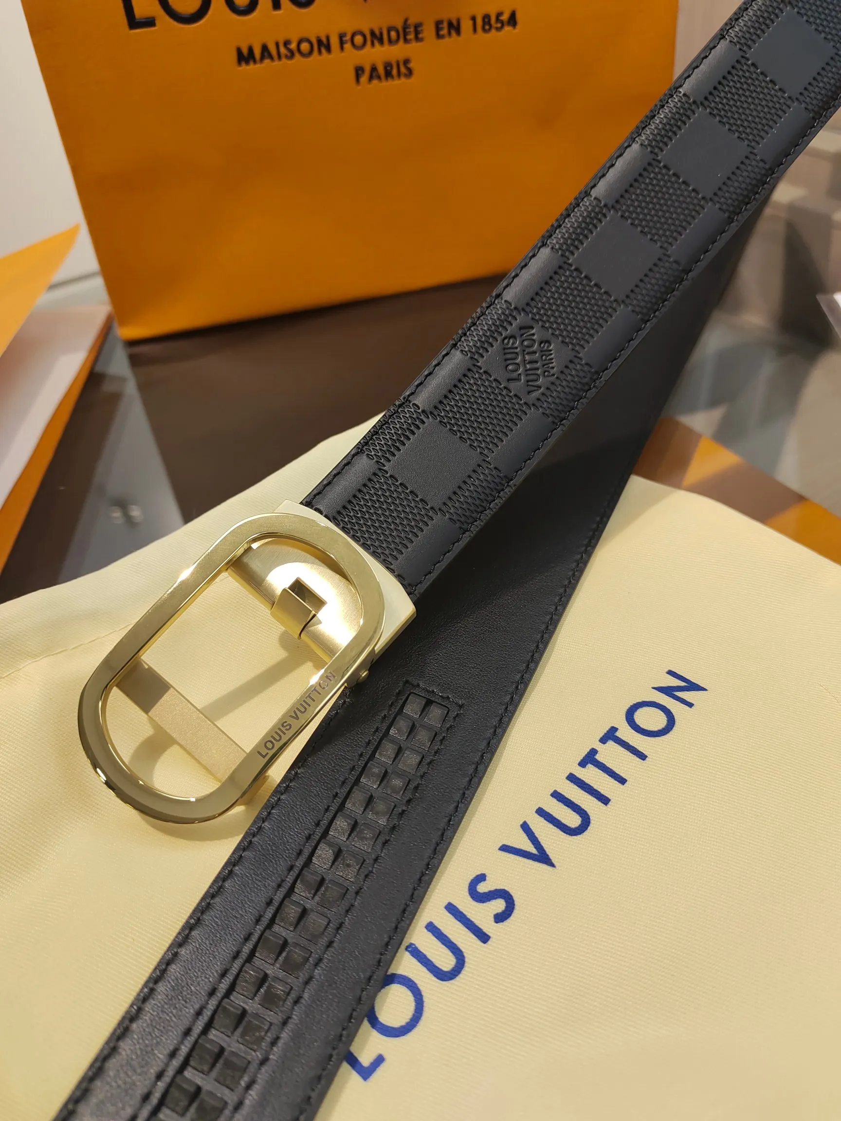 Louis Vuitton 35mm Width Men s Automatic Leather Belt, Automatic Smooth Buckle Waist Belt - Detail view 6