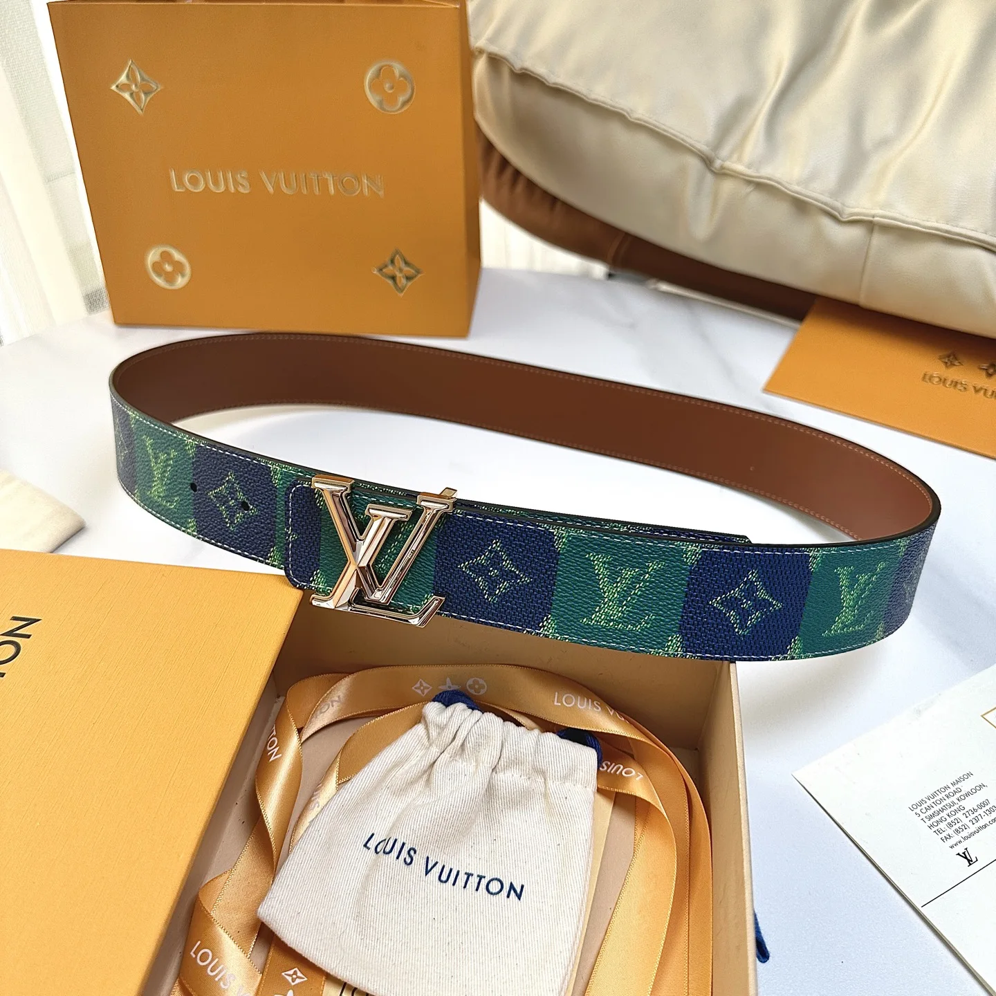 Louis Vuitton 40mm wide reversible men s leather belt - Detail view 5