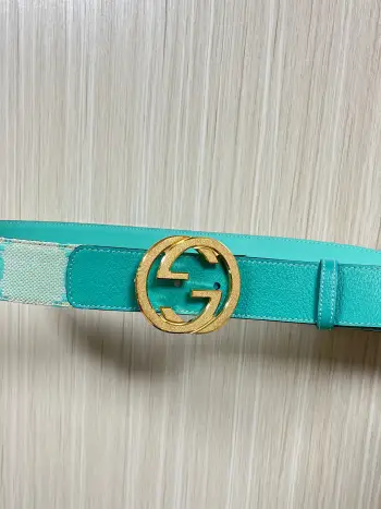 Gucci.古驰全套包装 配饰不断为经典注入新意 焕新演绎品牌典藏素 在这款腰带上 其独特的创意和革新 赋予整个造型以别致魅力 这款腰带以匠心打造 巧妙融入流行风格 时尚人士的衣着品位的必备品 皮带宽度 4.0cm