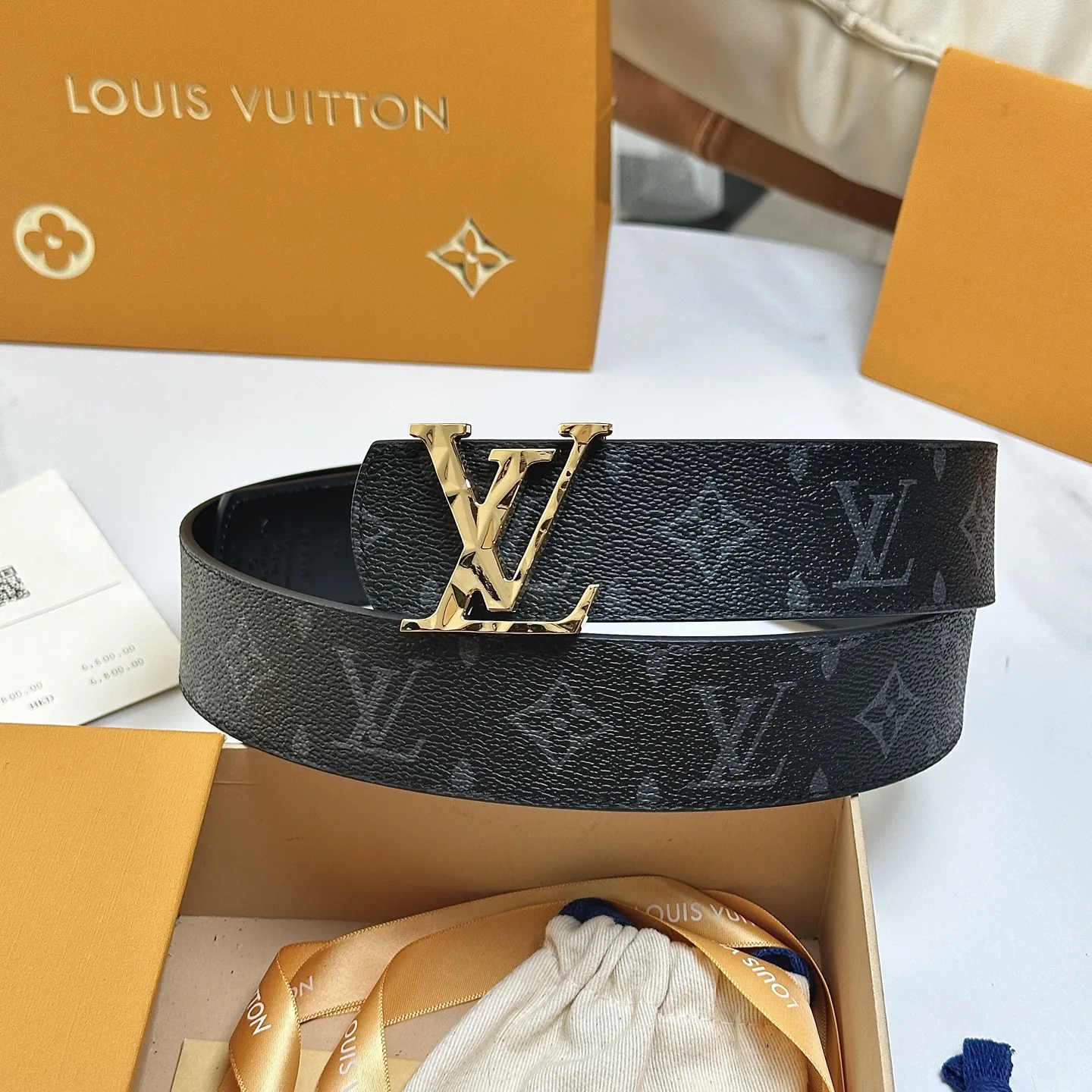 原单LV皮带|高仿LV皮带|精仿LV皮带|一比一LV皮带LV.路易威登 全套包装 宽度 40mm宽度 正品一体铸造五金钢扣 原厂皮料 双面原厂定制进口面料 可送礼自用不错选择