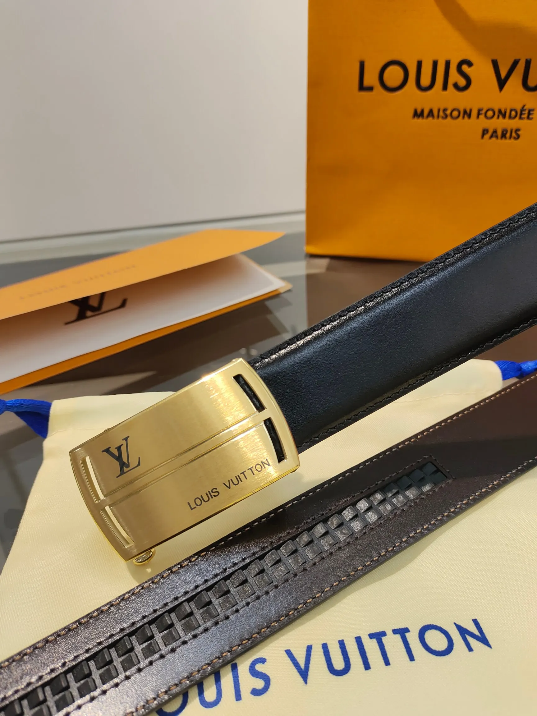 Louis Vuitton 35mm Width Men s Automatic Leather Belt, Automatic Smooth Buckle Waist Belt - Detail view 6