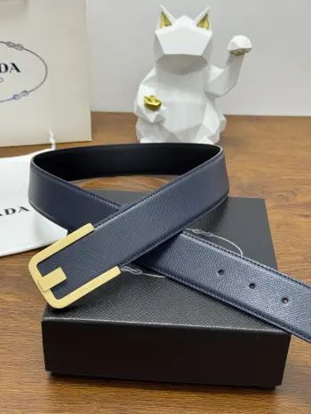 普拉达.PRADA 全套包装 4.0cm 平纹纹理牛皮品质 每个细节都体现出至高的品味和格调 整体造型增添优雅韵味 低调奢华的典范 优雅迷人气息 精致的手工艺制作 