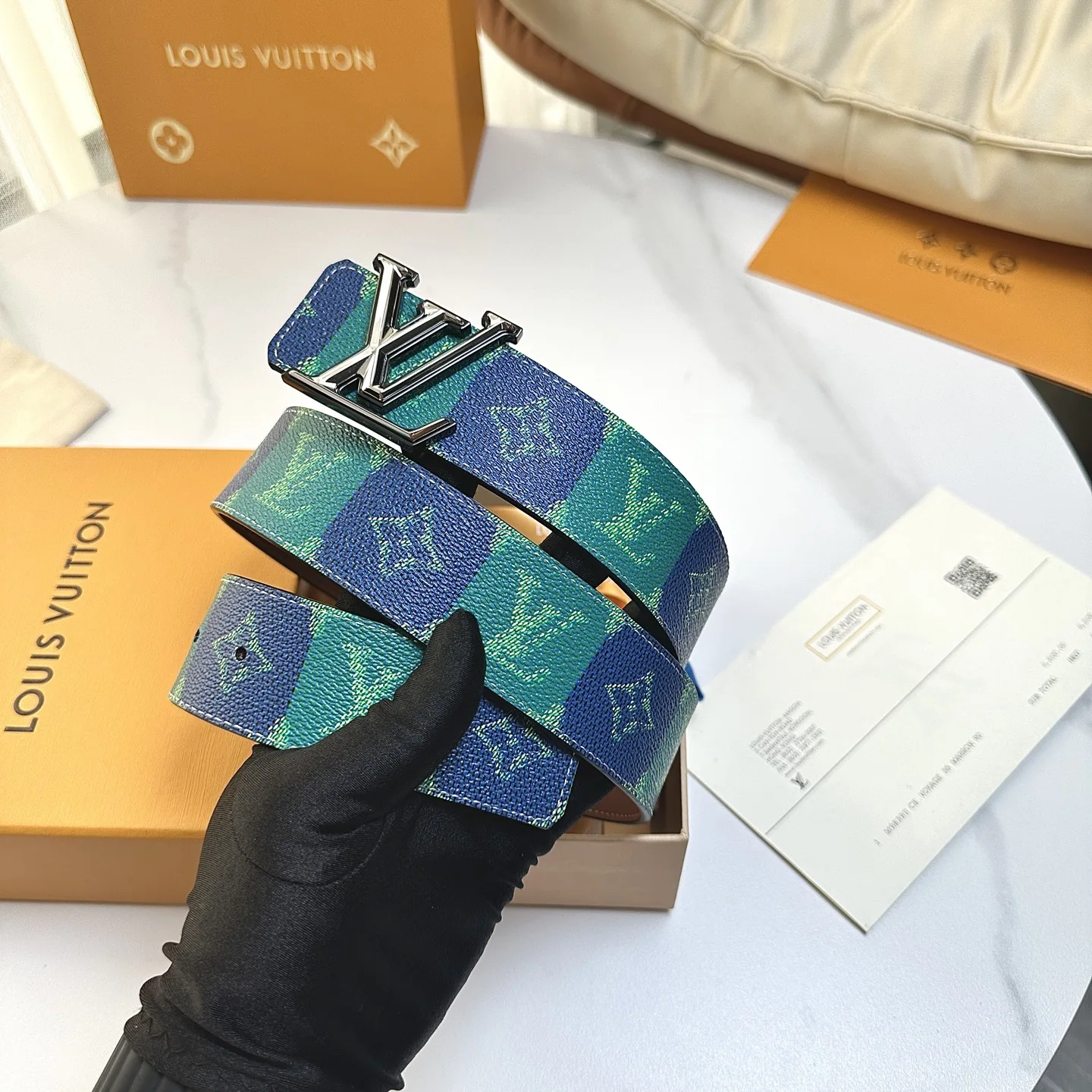Louis Vuitton 40mm wide reversible men s leather belt - Detail view 2
