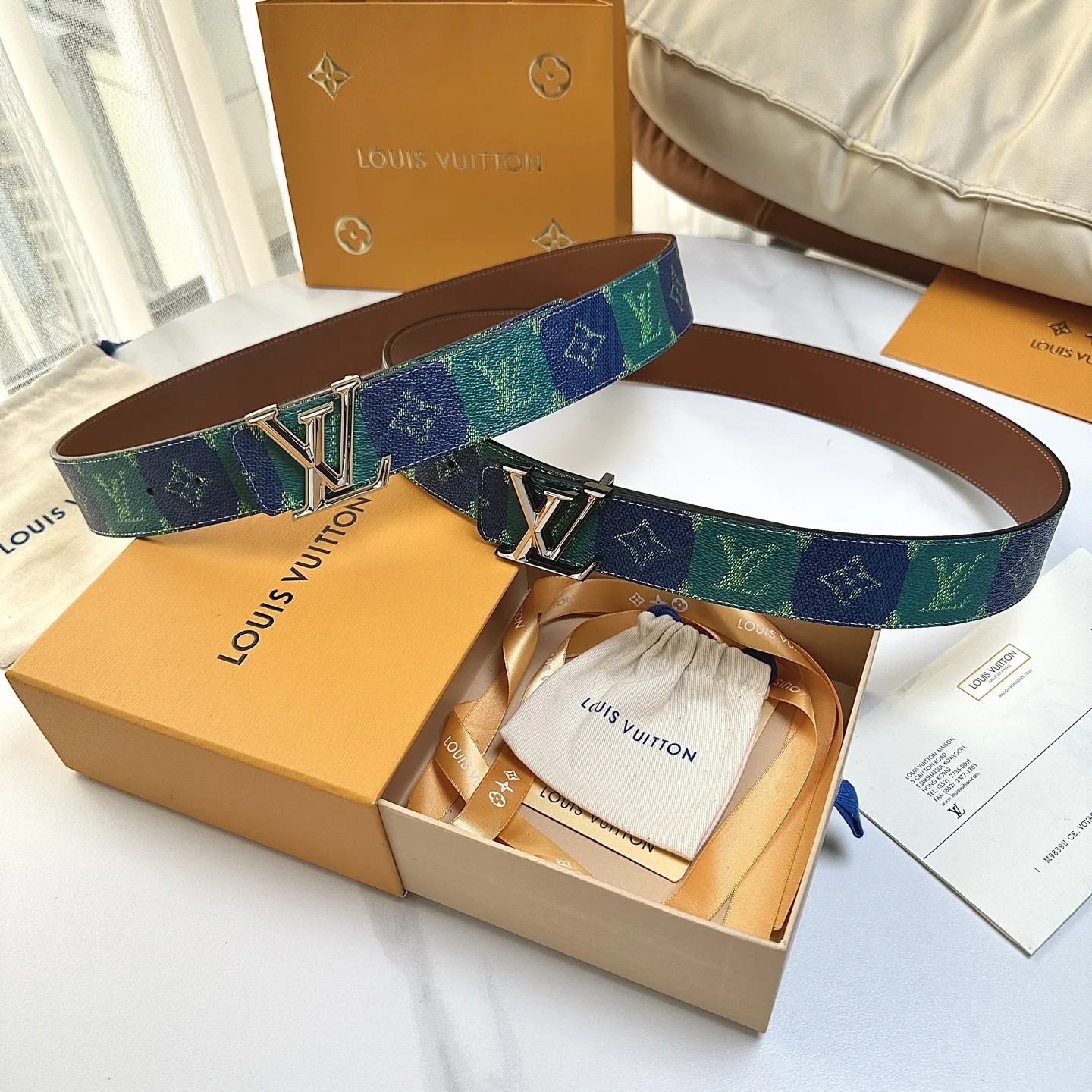 Louis Vuitton 40mm wide reversible men s leather belt - Detail view 7