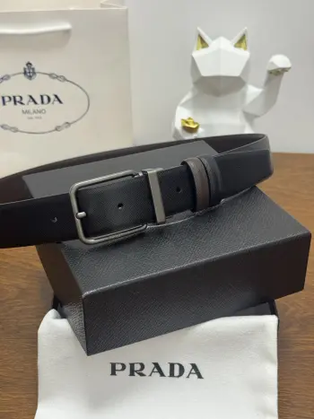 PRADA.普拉达全套包装 3.5cm 十字纹纹理牛皮品质 每个细节都体现出至高的品味和格调 整体造型增添优雅韵味 低调奢华的典范 优雅迷人气息 精致的手工艺制作 
