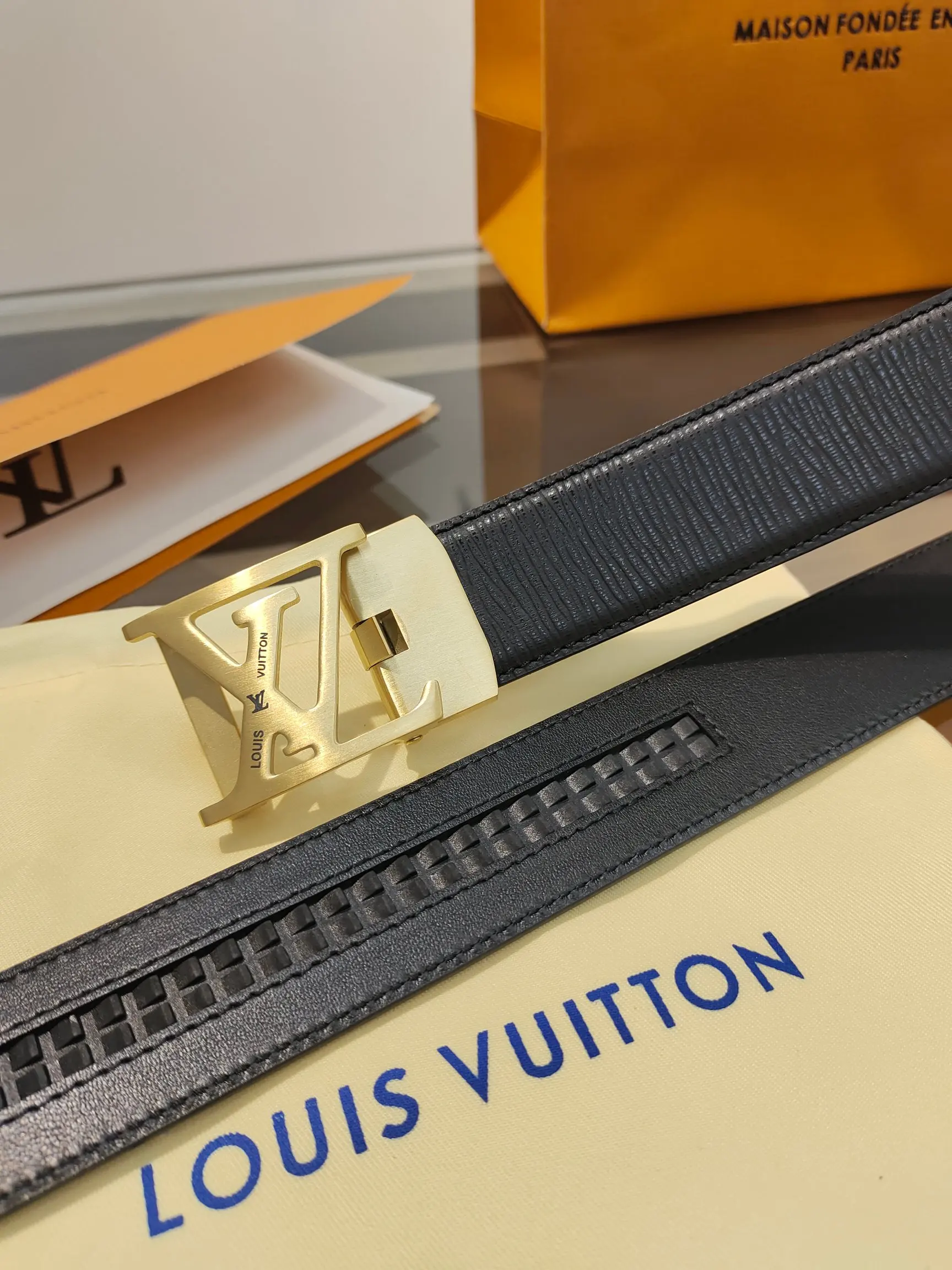 Louis Vuitton 35mm Width Men s Automatic Leather Belt, Automatic Smooth Buckle Waist Belt - Detail view 5