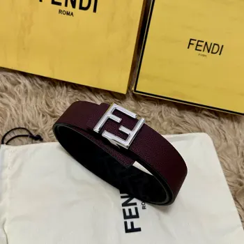 FENDI 芬迪 全套包装 专柜同款 宽4.0CM 双环正反用腰带 FF按钉搭扣 黑色Cuoio Romano皮革材质 反面面料带有烟草黄和黑色FF图案 四方金属饰面 时尚经典 百搭款