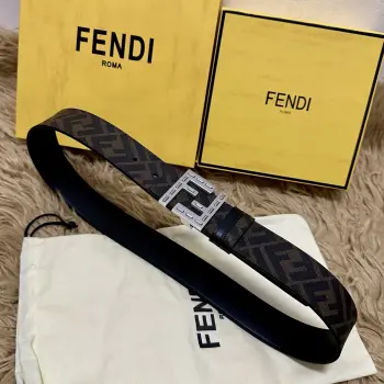 FENDI 芬迪 全套包装 专柜同款 宽4.0CM 双环正反用腰带 FF按钉搭扣 黑色Cuoio Romano皮革材质 反面面料带有烟草黄和黑色FF图案 四方金属饰面 时尚经典 百搭款