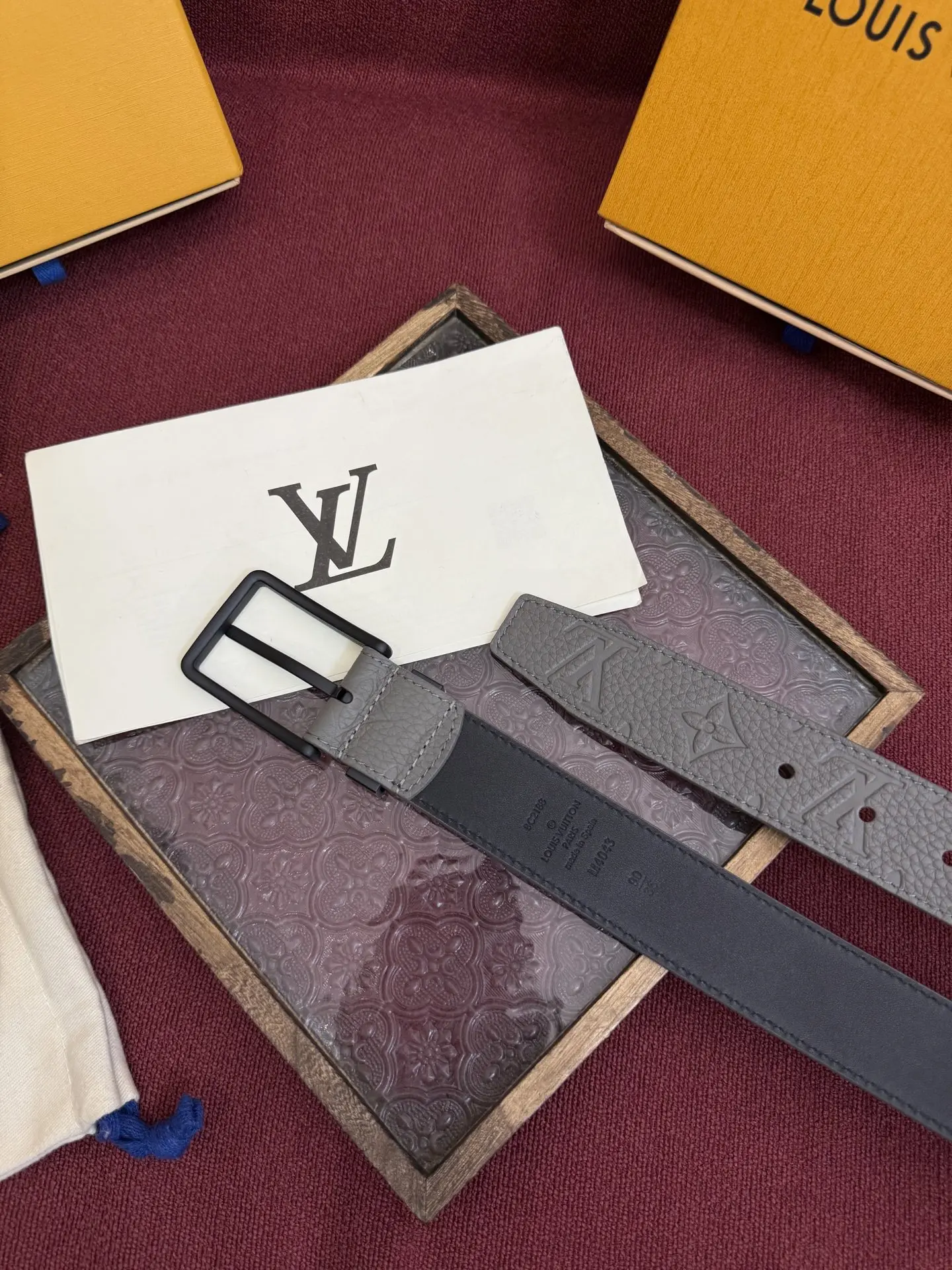 Louis Vuitton 2025 New Men s Leather Belt, 3.5cm Width - Detail view 5