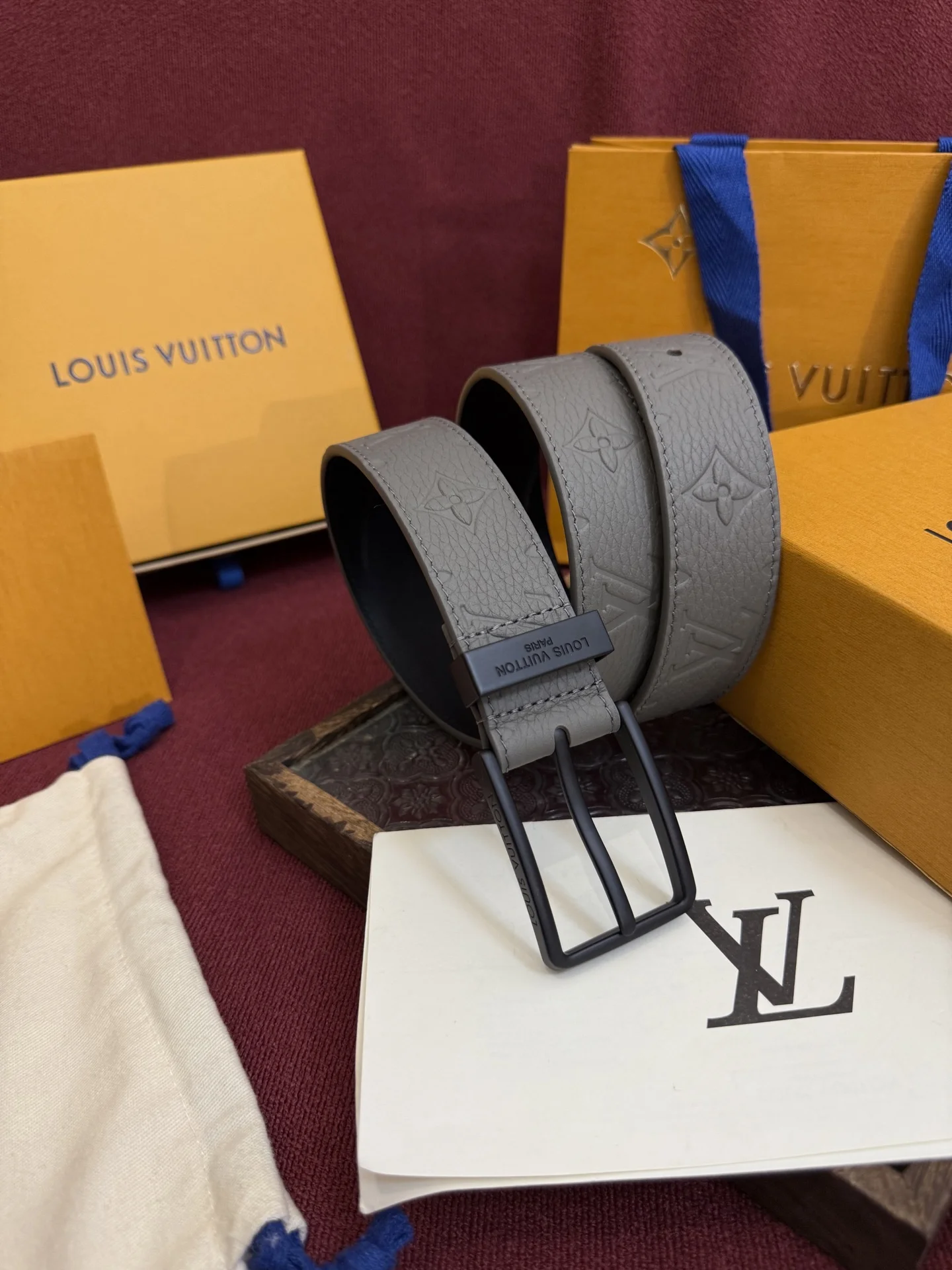 Louis Vuitton 2025 New Men s Leather Belt, 3.5cm Width - Detail view 6