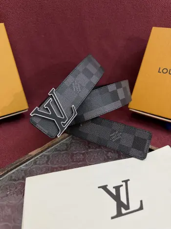 LV.路易威登 全套包装 宽度 40mm宽度 正品一体铸造五金钢扣 原厂皮料 双面原厂定制进口面料 可送礼自用不错选择