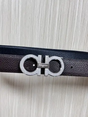 Ferragamo.菲拉格慕 全套包装 宽度3.5cm 高级定制款男士皮带 双面进口牛皮 可双面使用 自行选择搭配 真材实料 很有质感 时尚经典不失风范 搭配精品尾夹扣 长短可自行裁剪