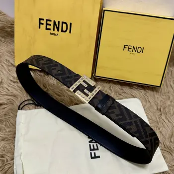 FENDI 芬迪 全套包装 专柜同款 宽4.0CM 双环正反用腰带 FF按钉搭扣 黑色Cuoio Romano皮革材质 反面面料带有烟草黄和黑色FF图案 四方金属饰面 时尚经典 百搭款